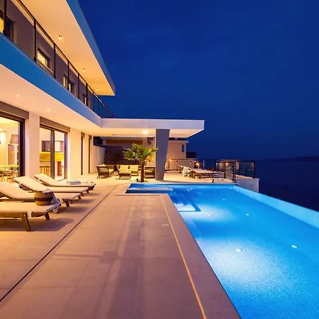 Вилла Sleeps 8 Pool Air Con Wifi *