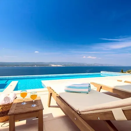 Вилла Sleeps 8 Pool Air Con Wifi Hrvatini