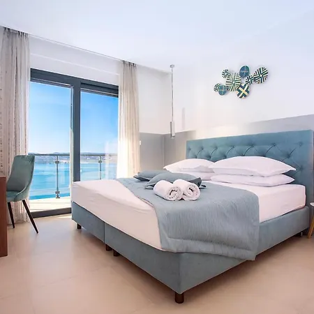 Sleeps 8 Pool Air Con Wifi Hrvatini